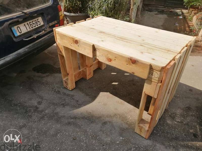 Pallets Table wood with trays طاولة طبلية مع جوارير 1