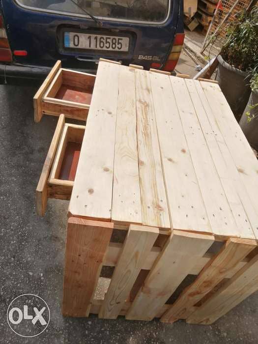 Pallets Table wood with trays طاولة طبلية مع جوارير 2