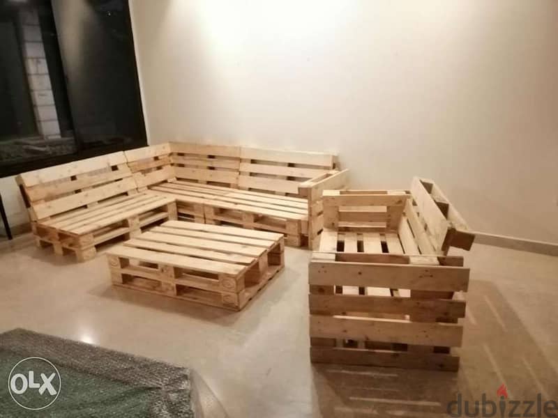 banches pallets indoor set with table جلوس غرفة طبلية 2