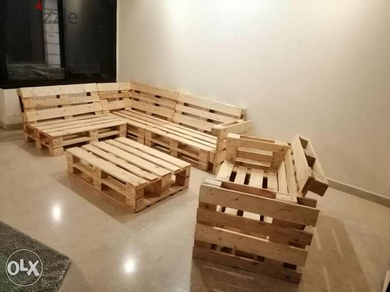 banches pallets indoor set with table جلوس غرفة طبلية 5