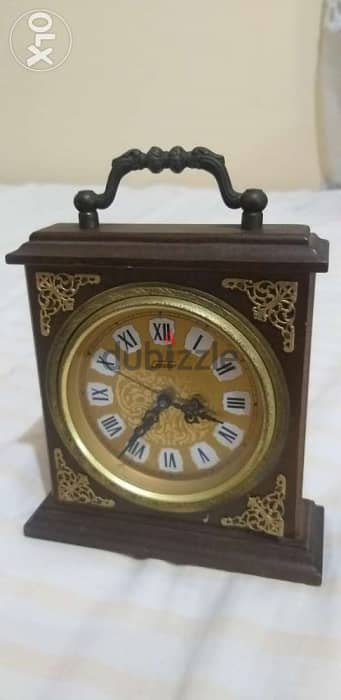 antique manual winding table clock 1