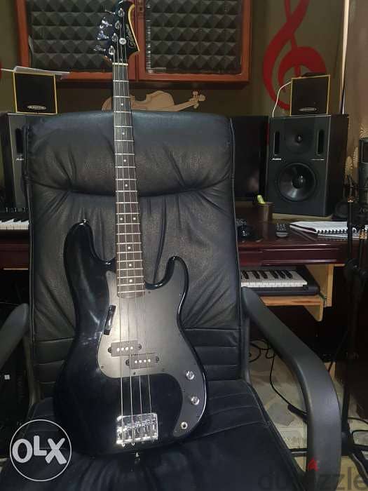 Silvertone Vintage Electric Bass guitar For Sale بيز الكتريك للبيع 1