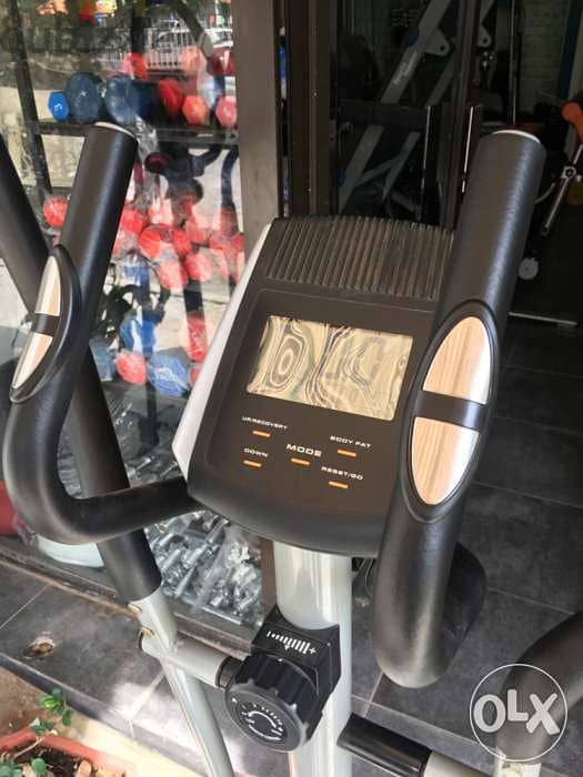 elliptical heavy duty like new very good quality 7