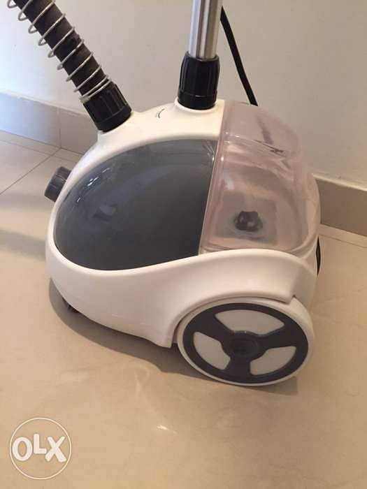 steam iron (barely used) 1