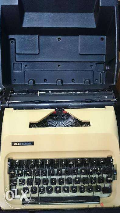 adler junior 12 dactelo typewriter and bag v good condition 0