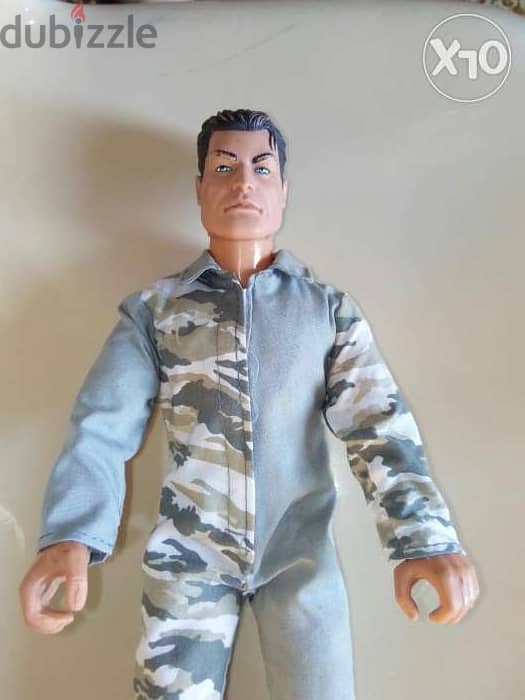 HASBRO Made to move ARMING MAN new doll has flexible body muscles=14$ 1