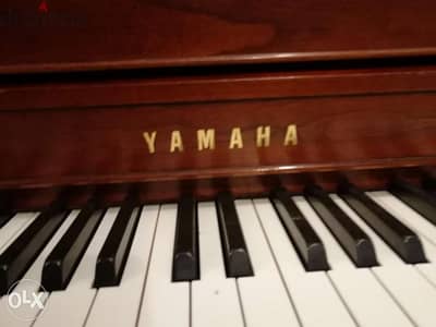 Piano yamaha 3 pedal Guarantee بيانو ياماها 3بيدال خارق النظافة للعذف 1