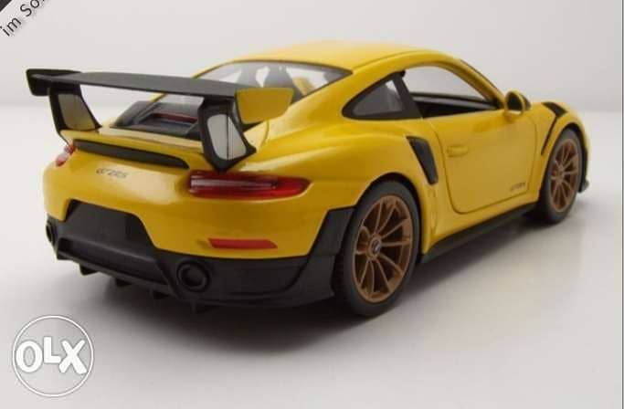 Porsche 911 GT2 RS diecast car model 1:24 3