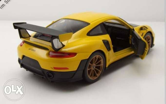 Porsche 911 GT2 RS diecast car model 1:24 7