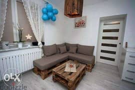 غرفة جلوس طبالي مع فرش indore pallet set with table and pillow