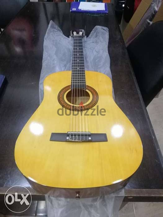 New classic guitars with bag and pics free 5