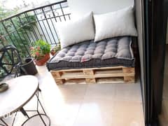 Pallet with cushion and pillow طبلية مع فرش