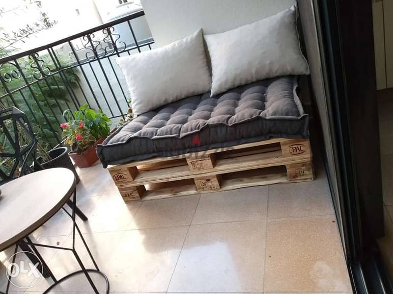 Pallet with cushion and pillow طبلية مع فرش 2