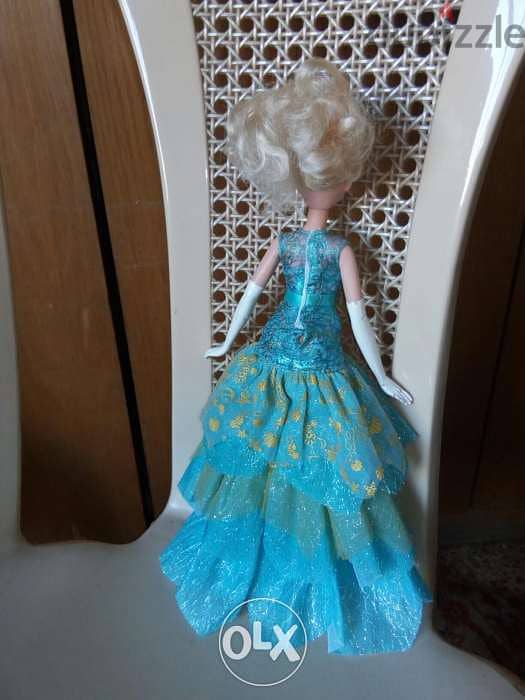 Princess CINDERELLA Disney made from Hasbro like new dressed doll=15$ 2