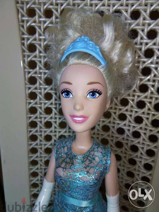 Princess CINDERELLA Disney made from Hasbro like new dressed doll=15$ 5