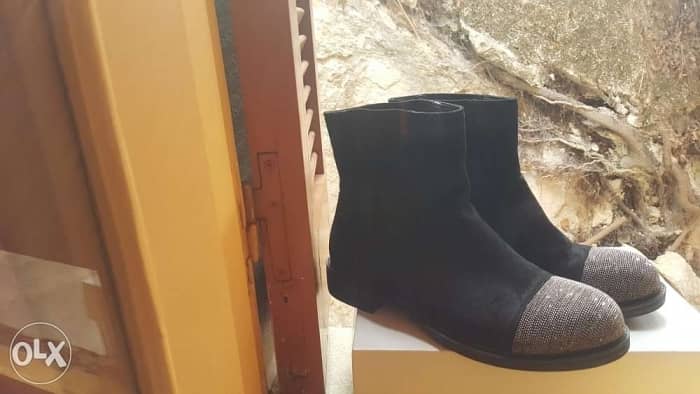 Black suede ankle boots 41 بوط شاموا 2