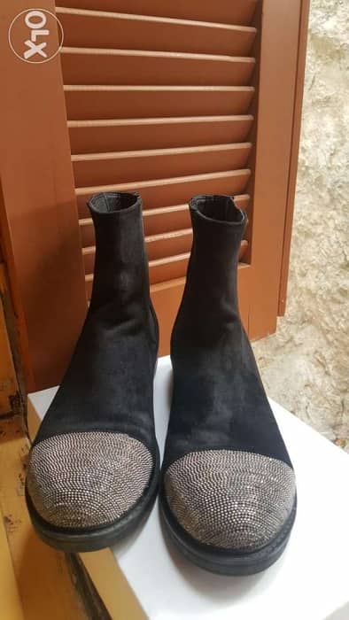 Black suede ankle boots 41 بوط شاموا 3