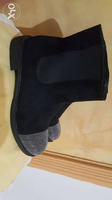 Black suede ankle boots 41 بوط شاموا 5