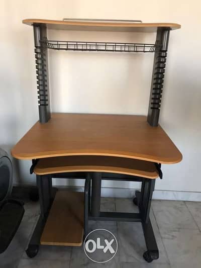 Computer Desk طاولة كمبيوتر