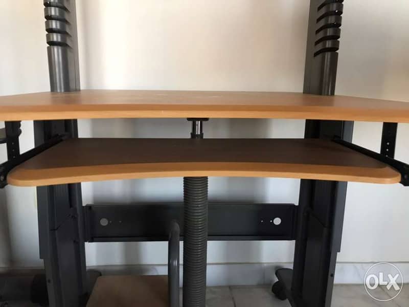 Computer Desk طاولة كمبيوتر 3