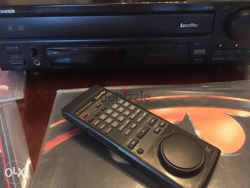 Pioneer CLD 1750 LaserDisc CD CDV player with 6 Laser Disc 3