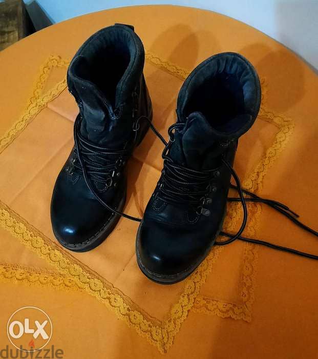 Shoes for men. Size around 40 1