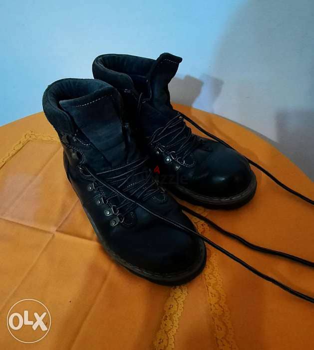 Shoes for men. Size around 40 3