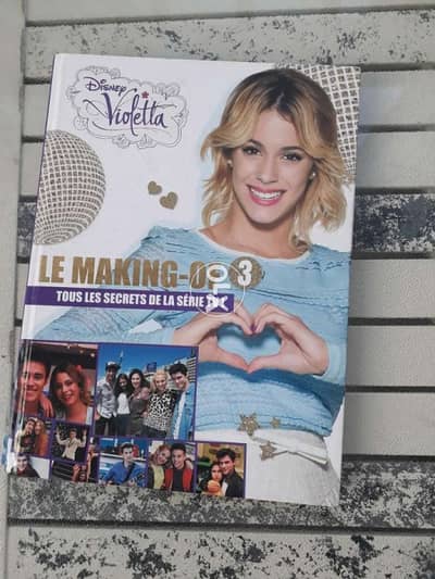 Violetta book hard cover French 120alf