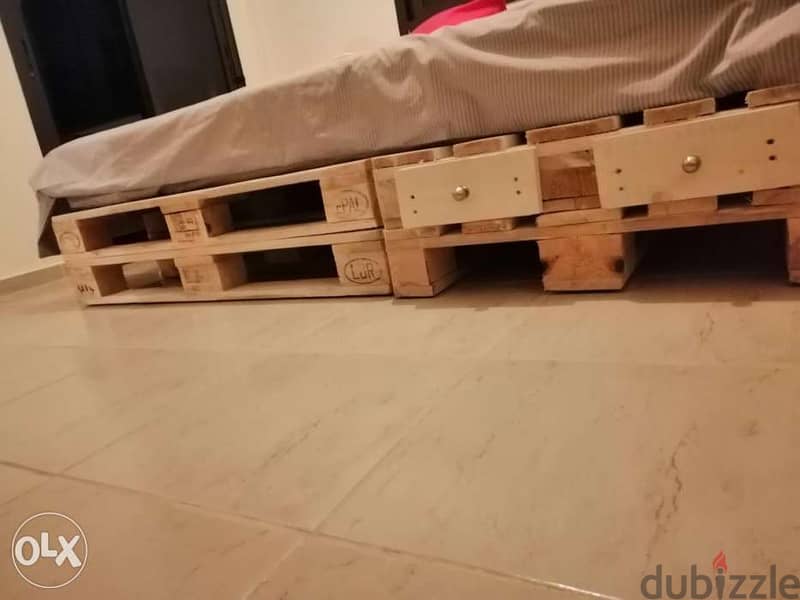 تخت مجوز مع ٣ جوارير طبالي خشي wood creative palett bed with 3 trays 1