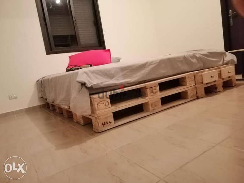 تخت مجوز مع ٣ جوارير طبالي خشي wood creative palett bed with 3 trays 3