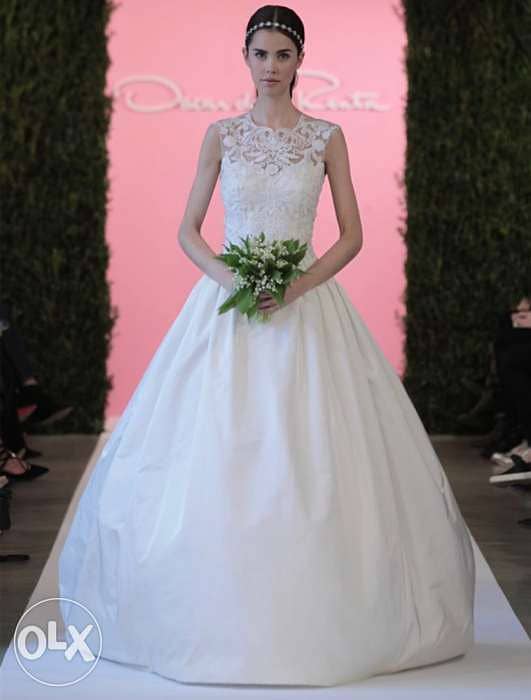 Oscar De La Renta wedding dress 0