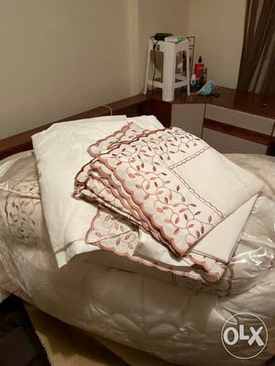 جهاز عروس كامل غير مستعمل bed sheets set