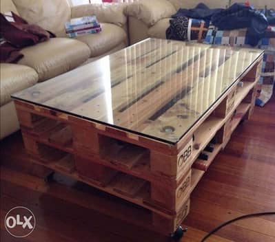 Glass ans wood and tires coffe table طاولة وسط مع مجه زجاج ودواليب