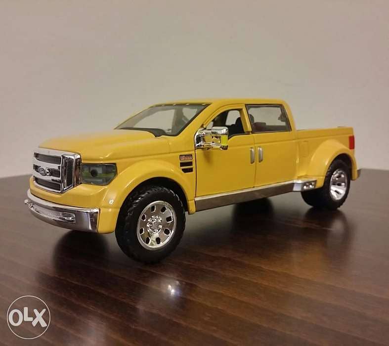 Ford F-350 Super Duty diecast car model 1:24. 1