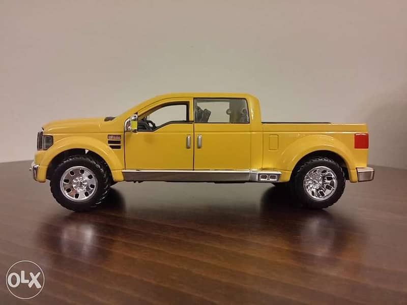 Ford F-350 Super Duty diecast car model 1:24. 2