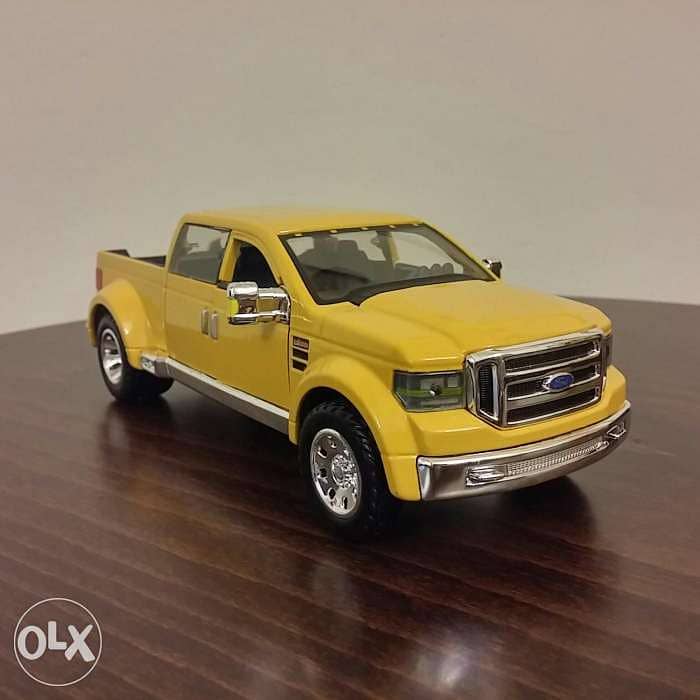 Ford F-350 Super Duty diecast car model 1:24. 4