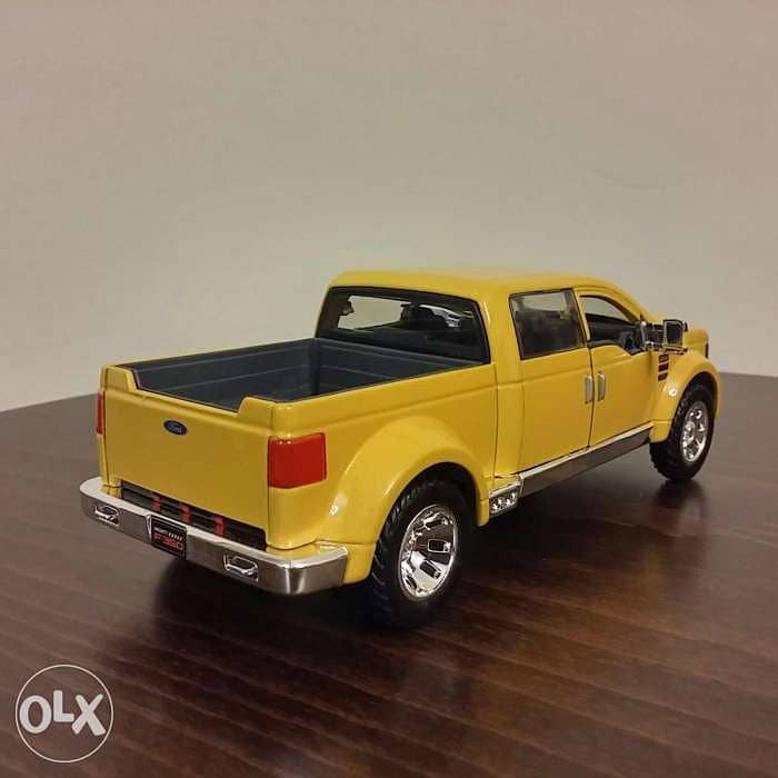 Ford F-350 Super Duty diecast car model 1:24. 5