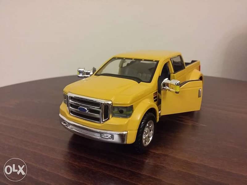 Ford F-350 Super Duty diecast car model 1:24. 7