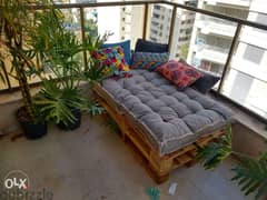 Wood pallets outdoor banch with creative matress طبالي بنك خارجي 0