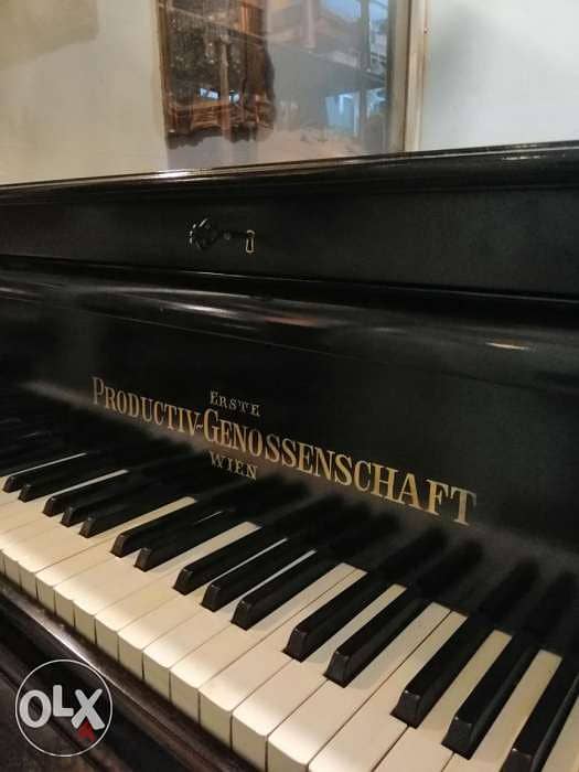 Baby grand piano vienna very good condition tuning warranty 1