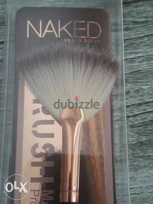 Naked Brand Professional highlight brush 1