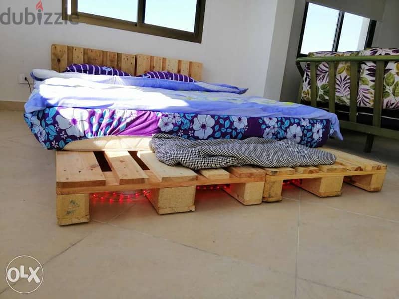 Floor wood Pallet bed decoration تخت ارض طبالي خشب 3