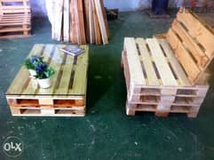 Pallets banch sofa with table glass on the top بنك و طاولة طبالي خشب 0