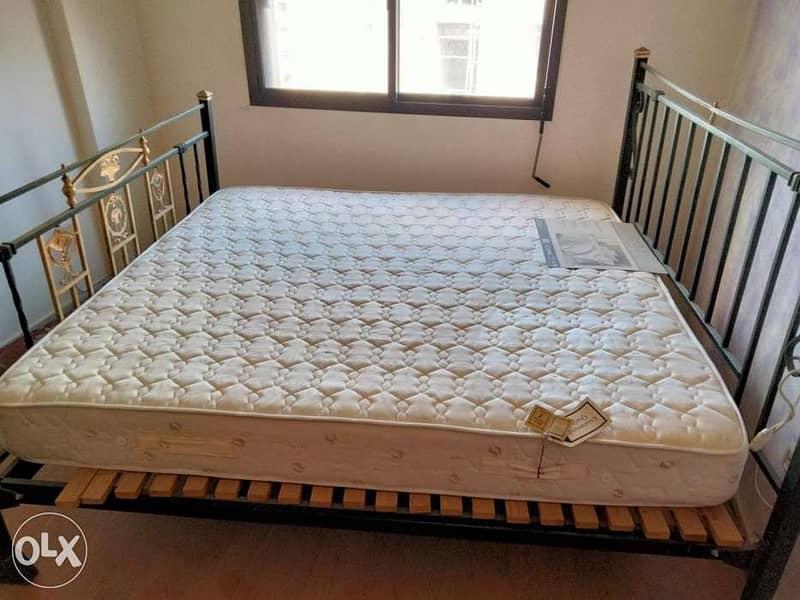 Bed queen size 2