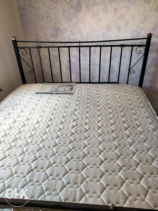 Bed queen size 3