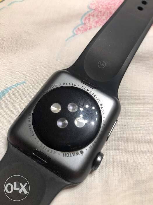 Apple Watch series 3 42mm Broken Screen (not like the picture) 1