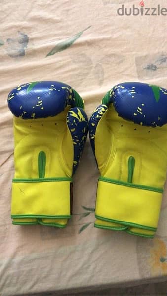 box gloves like new 1