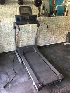 treadmill like new very good quality