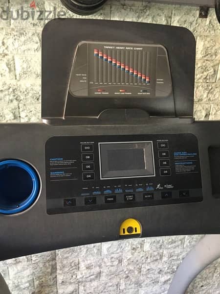 treadmill like new very good quality 3