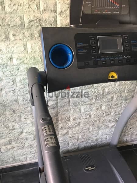 treadmill like new very good quality 4